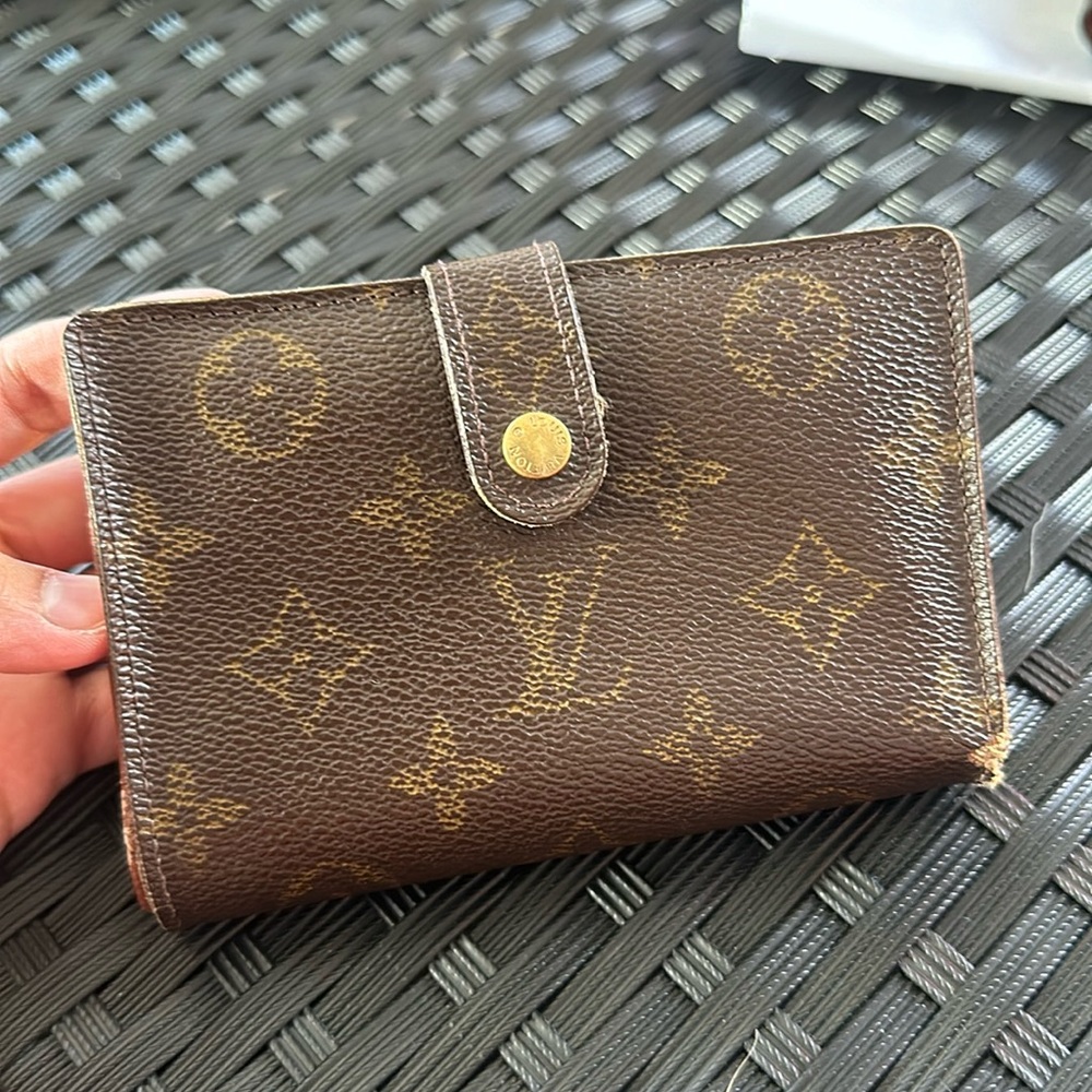 Louis Vuitton Wallet with Coin Purse - Picture 1 of 4